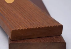decking kayu ulin jenis polos dan redet dari dekat