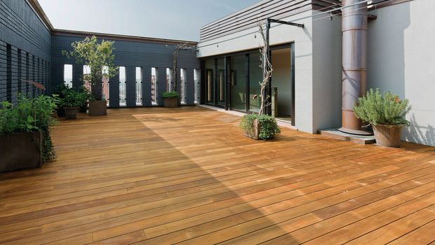 Dekorasi Area Outdoor dengan Decking Kayu Ulin Tips & Inspirasi